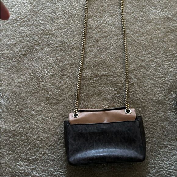 Michael Kors Tina Small Crossbody: An Elegant Style with Distinct Character. - Picture 4 of 14